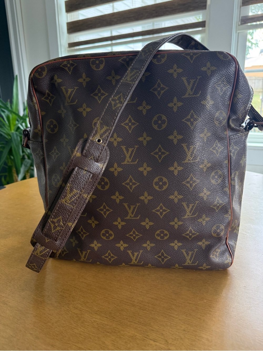 Louis Vuitton Monogram Canvas Messenger Bag in Brown